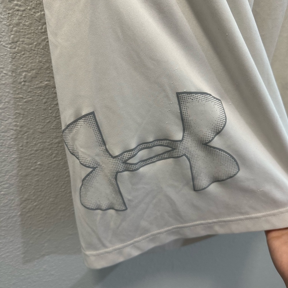 White Under Armour Heatgear Shorts - Picture 2 of 6